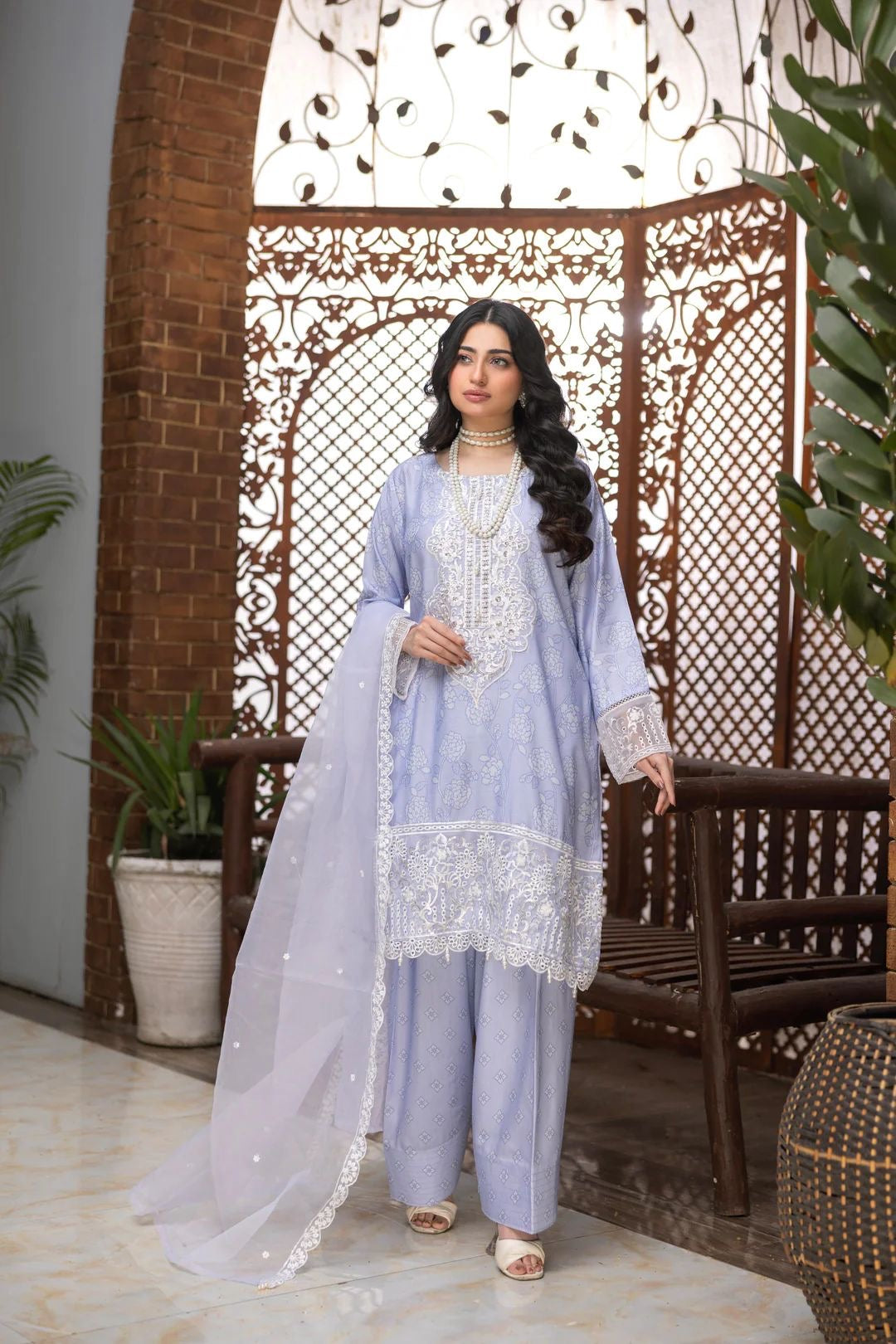 Embroidered Farshi outfit by Simrans
